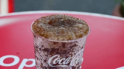 Кока-кола замръзва когато я отвориш
