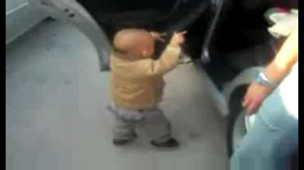 бебе гъзар танцува