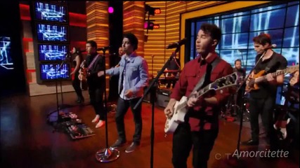Jonas Brothers изпълняват First Time в Live with Kelly And Michael