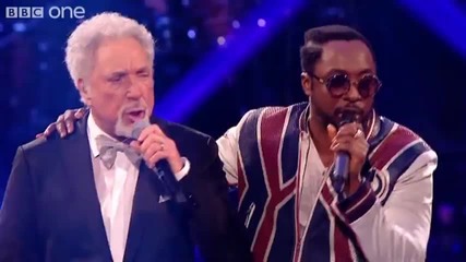 The Voice Uk Coaches Take On Each Other s Hits - The Voice Uk - Live Final - 02.06.2012.
