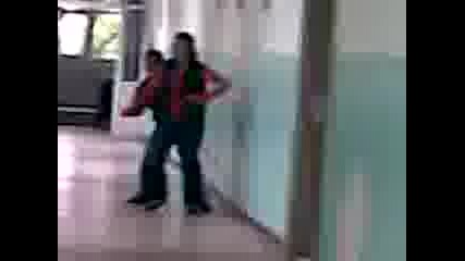 Боби вдига Мирела **