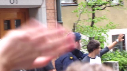 One Direction пред студиото в Швеция на 11 май 2012