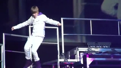 Justin Bieber - Bigger наживо в Toronto 21.08.2010 