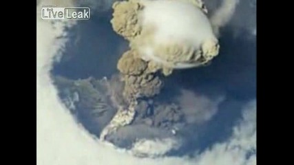 Изригване на вулкан снимано от космоса