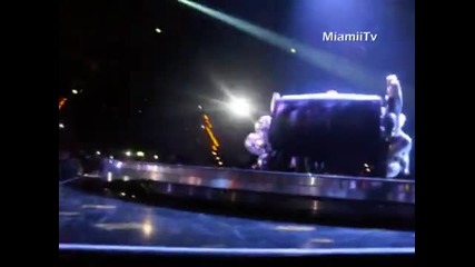 Rihanna - Rehab (live in Hamburg Germany The Last Girl On Earth Tour) 