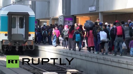 Germany: Hundreds continue to arrive in Munich seeking refuge