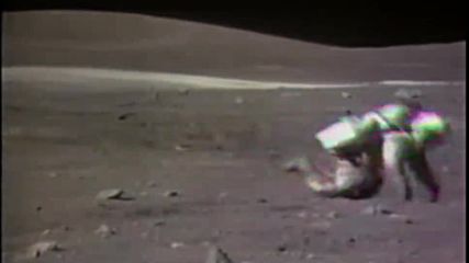 Nasa публикува видео показващо многобройните падания на астронавтите на Луната