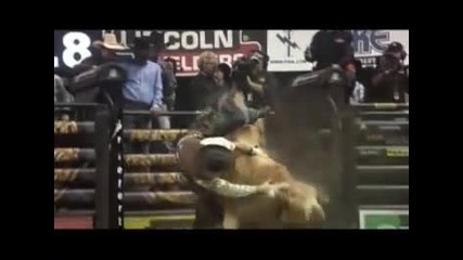 Ned Cross breaks his nose at the 2010 Pbr World Finals 