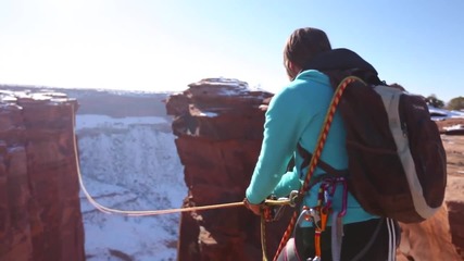 Boyfriend pushes Girlfriend off cliff - Insane Rope Swing