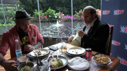 Matt Hardy eats pre-hispanic "delicacies" in Mexico