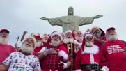 Група от хора, облечени като Дядо Коледа, се събраха в Рио (ВИДЕО)