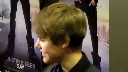 Justin Bieber целунат от възрастна жена ;д