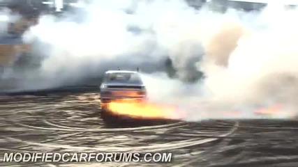 Nissan запалва гумите за секунди