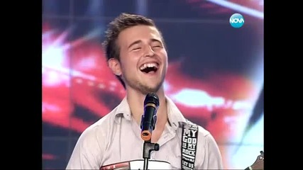 Двама улични музиканти с бийтбокс импровизация на "ain't no Sunshine"