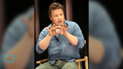 Celebrity Chef Jamie Oliver Hires Bank to Find Restaurant Investor: Times