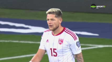 Автогол на Сантош дава преднина на Франция