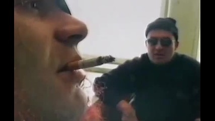 извадете всички пищови [смях]