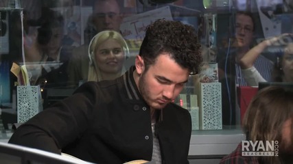 Jonas Brothers пеят Thinking About You на Frank Ocean