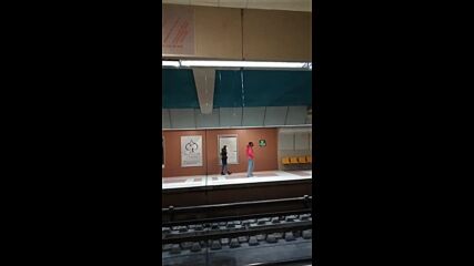 От "Моята новина": Водопад в метрото