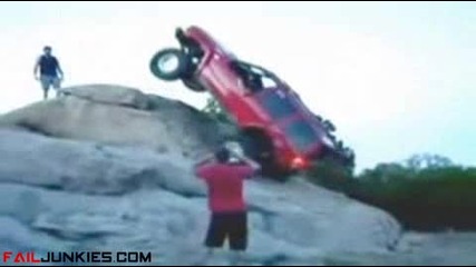 4x4 се преобръща..