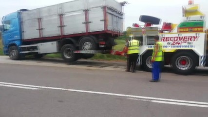 Пътна помощ Автокомплекс Димитров за аварирал камион Scania със скъсан мост 29.07.2014