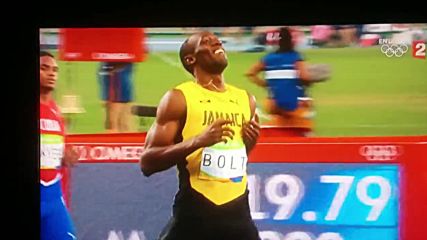 Рио 2016 | Юсейн Болт се позабавлява по пътя към финала на 200m