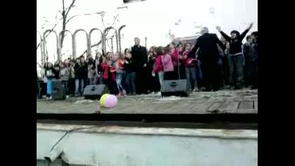 da protegnem na aleks ruka