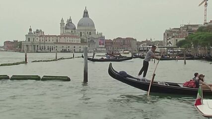 Венеция ще облага с такса туристите, които не отсядат в града (ВИДЕО)