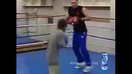 Вижте 11 годишен боксьор