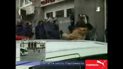 Бой М - У Полиция И Протестиращи 