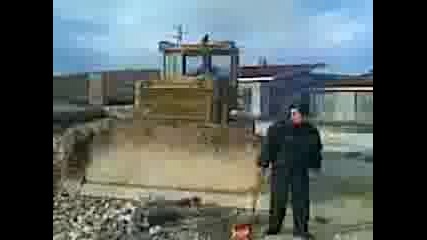 така се пали булдозер в Бг!!!