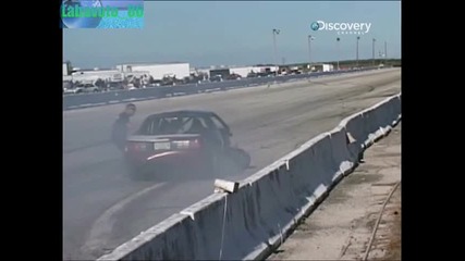 Унищожени за секунди - Катастрофа на състезателен автомобил на стойност 55 000 долара