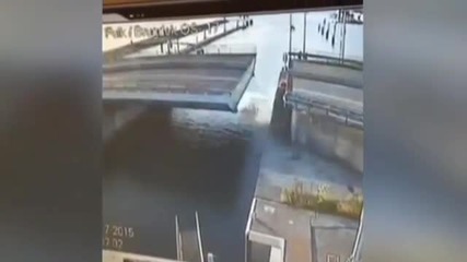 56-годишен се опита да прескочи подвижен мост. Не успя !