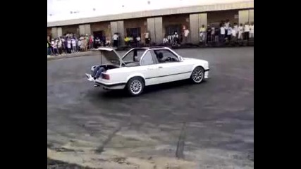 Reborn Racing - E30 bmw 325i spinning, donut, burnout 