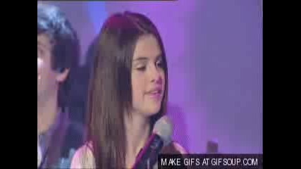 Selena Gomez - Round And Round