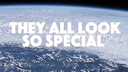 Lunarun - Angel View ft. Jazzyjules (official Lyric Video)