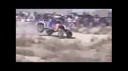 Луди скокове с Джипове !!! :)
