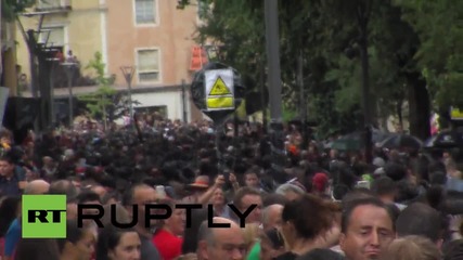 Spain: Locals pelt rivals with oil and paint at Cascamorras festival