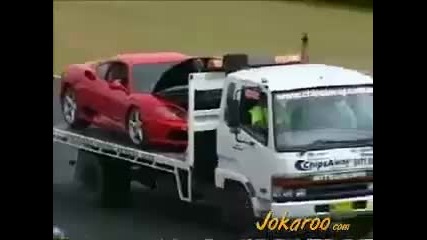 Тъпак удря Ферари