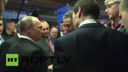 Russia: Putin mingles with fans at Valdai Discussion Club after party