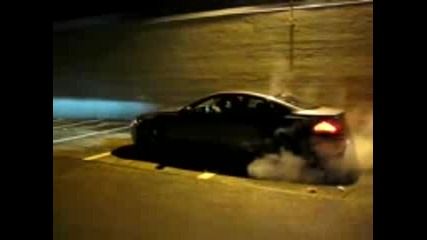 Bmw M6 Burnout търка гуми
