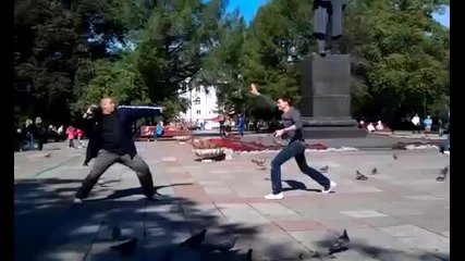 Руснаци с Гълъби се правят на каратисти