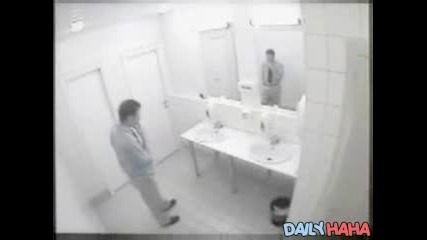 Не Пушете В Тоалетната