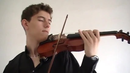 Младият цигулар показва как се прави музика !!