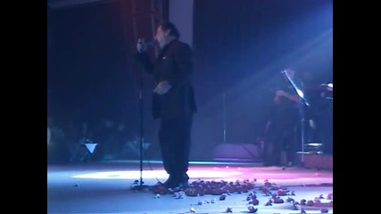 Vasilis Karras (live) Mh kruvesai - Poia nomizei pws einai / Faros 2011