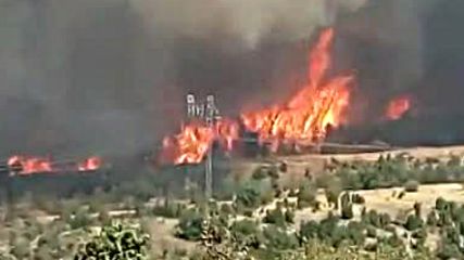 Пожар гори край транзитния газопровод за Гърция