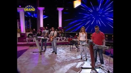 Jelena Kostov i Live Bend - Voli me (grand Parada 26.06.2012)