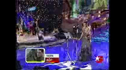 Ebru Gundes ami1 