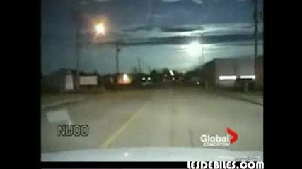 Полицейска Камера Заснема Метеорит В Канадa