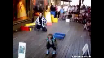 Маймунка На Ролери (яко)